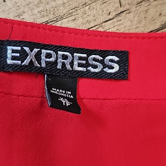 XS red ruffle blouse Express - Picture 3 of 7